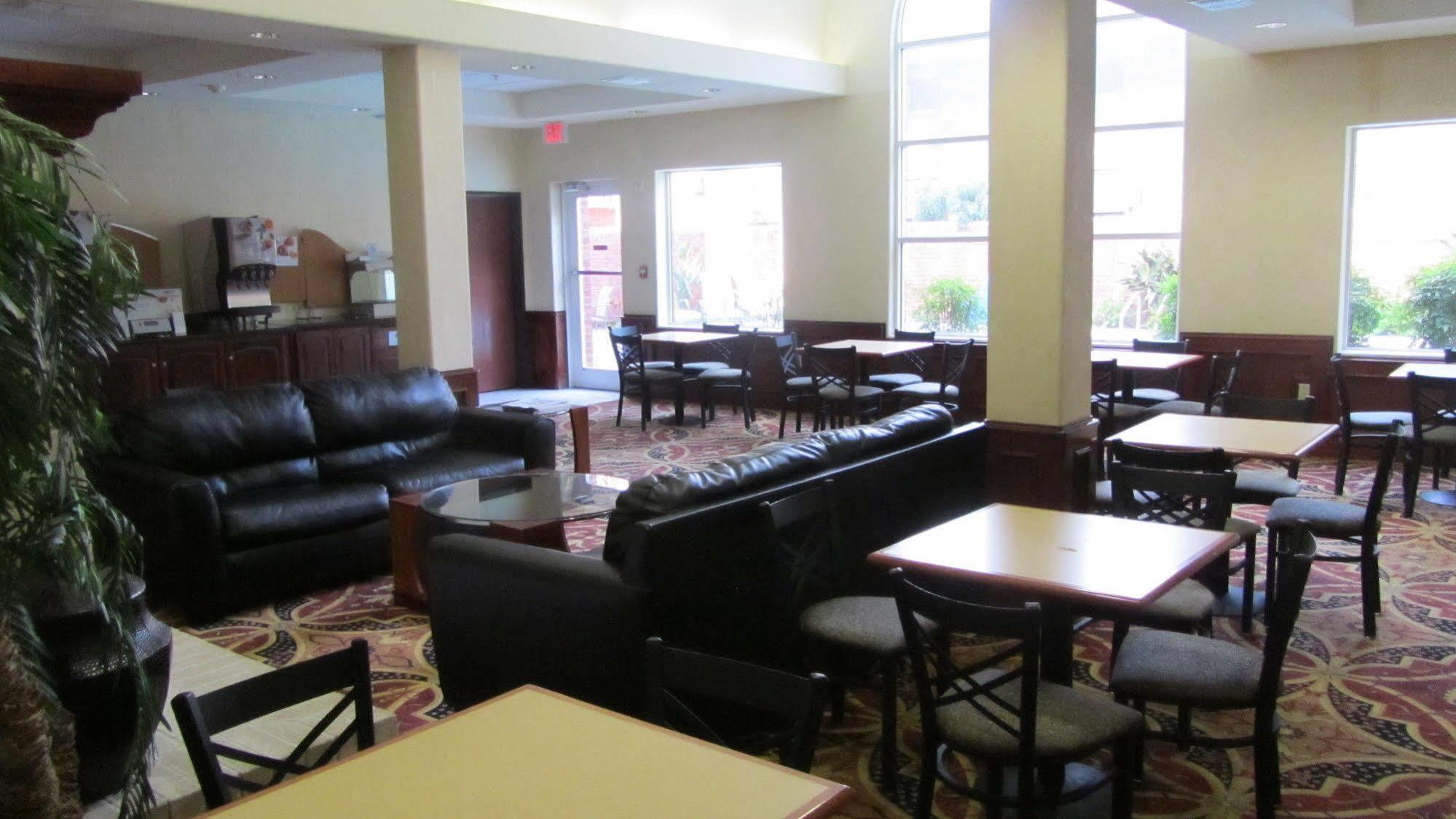 Holiday Inn Express Hotel And Suites Weslaco By Ihg Εξωτερικό φωτογραφία