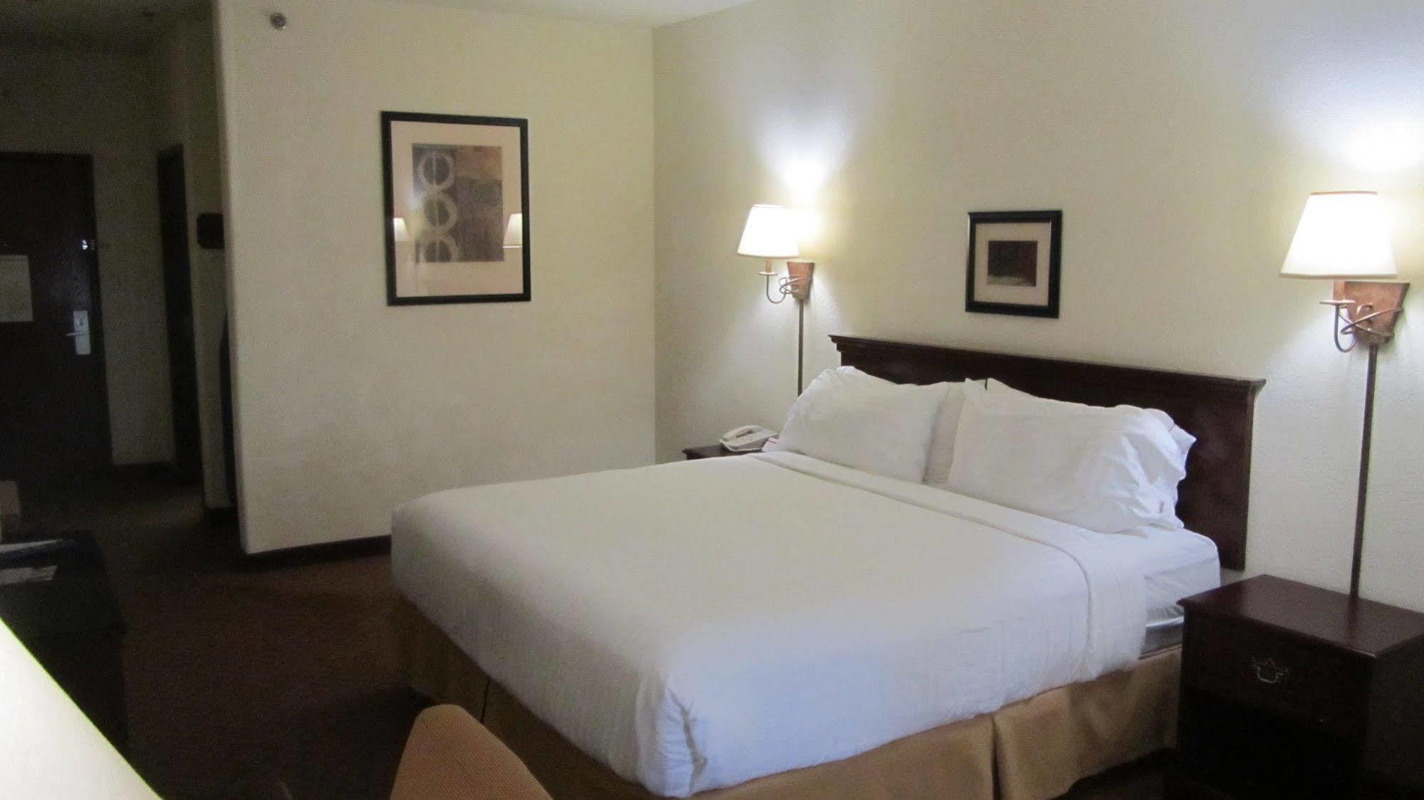 Holiday Inn Express Hotel And Suites Weslaco By Ihg Εξωτερικό φωτογραφία