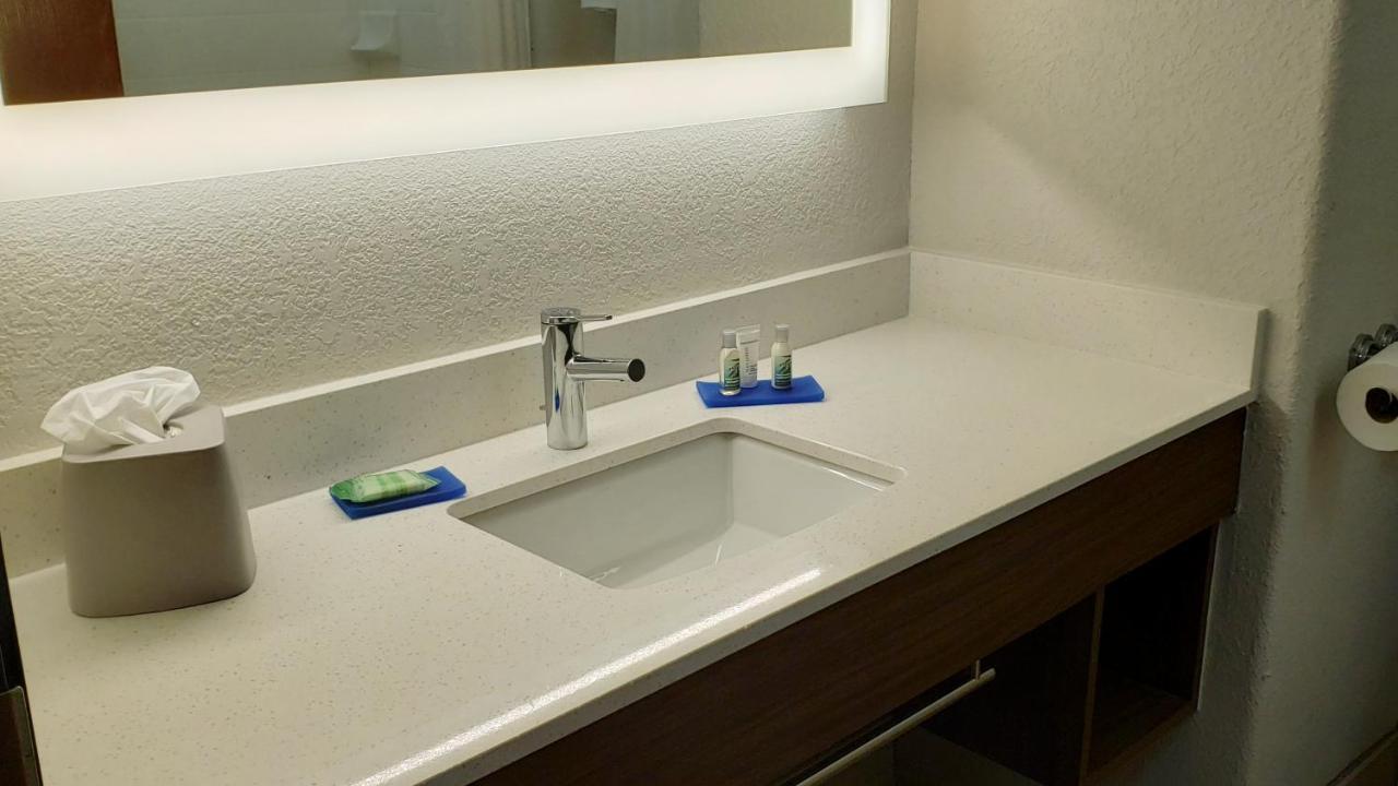 Holiday Inn Express Hotel And Suites Weslaco By Ihg Εξωτερικό φωτογραφία