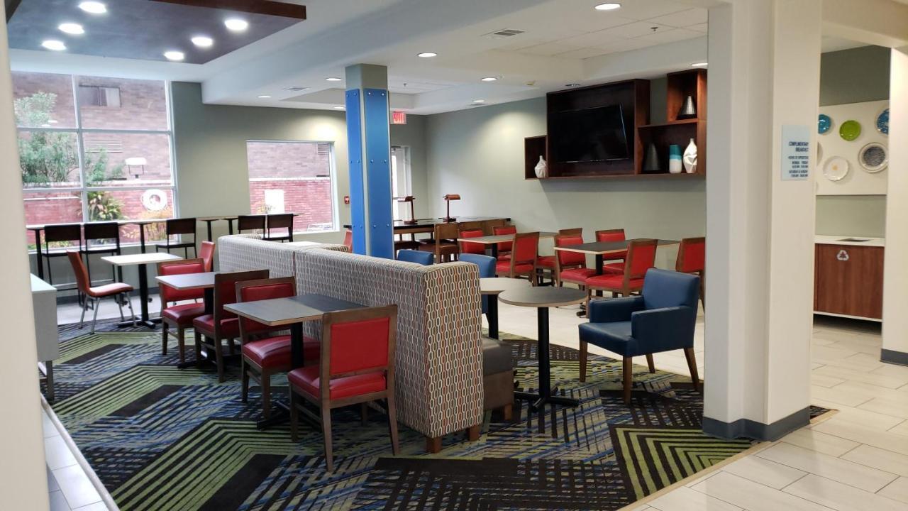 Holiday Inn Express Hotel And Suites Weslaco By Ihg Εξωτερικό φωτογραφία